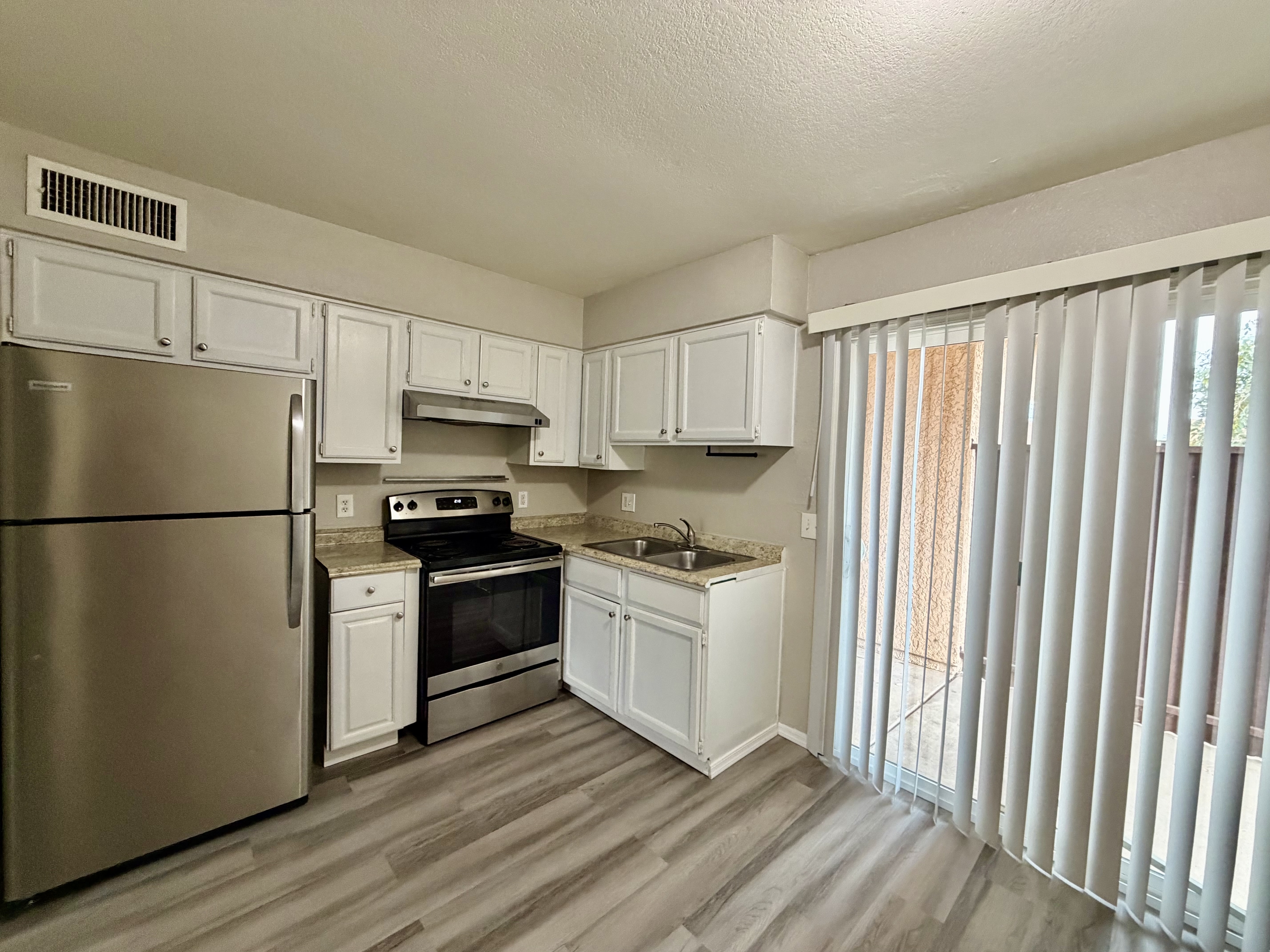 Photo 4 of 2645 N Alvernon Way