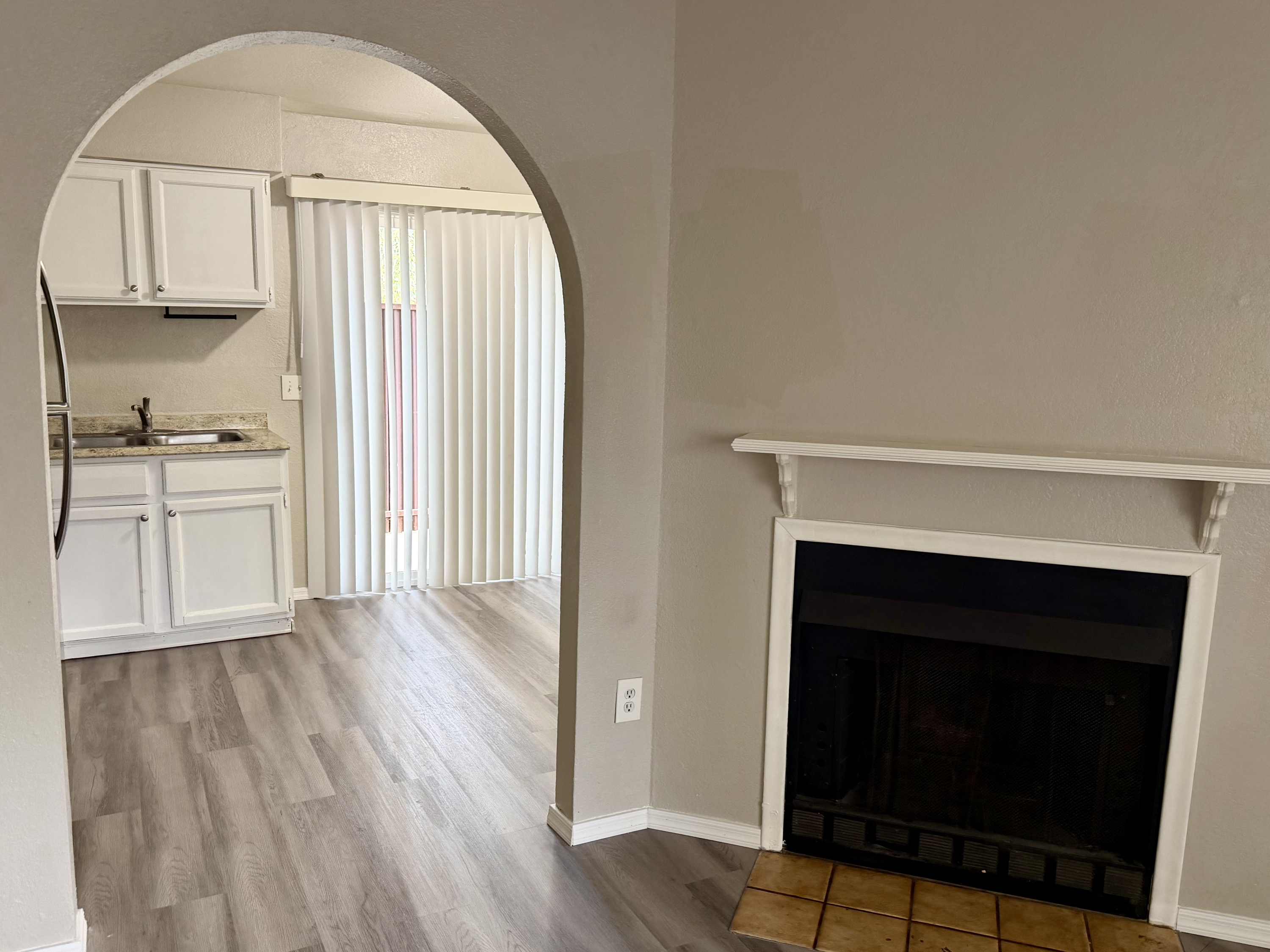 Photo 2 of 2645 N Alvernon Way