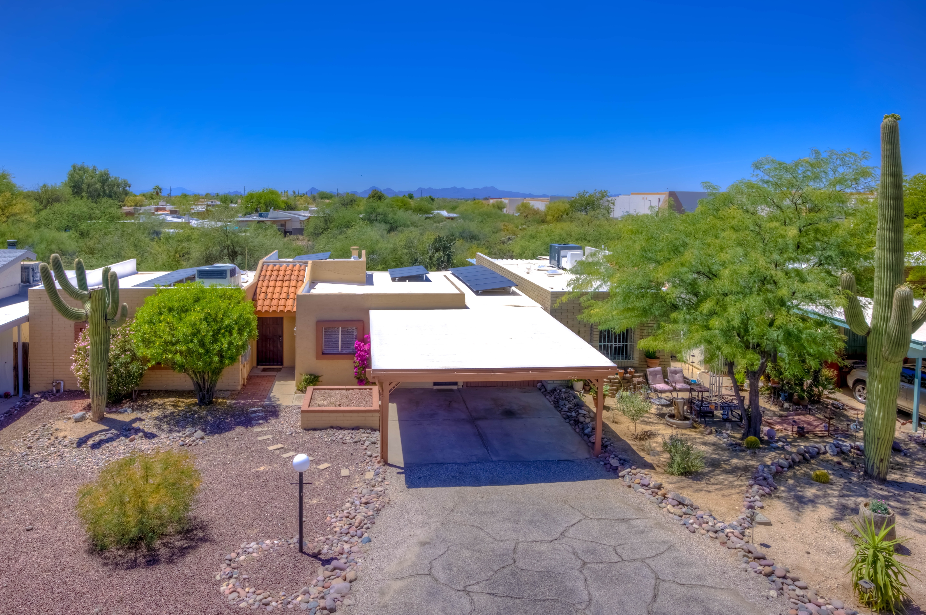 Photo 3 of 1422 S Moonflower Ln