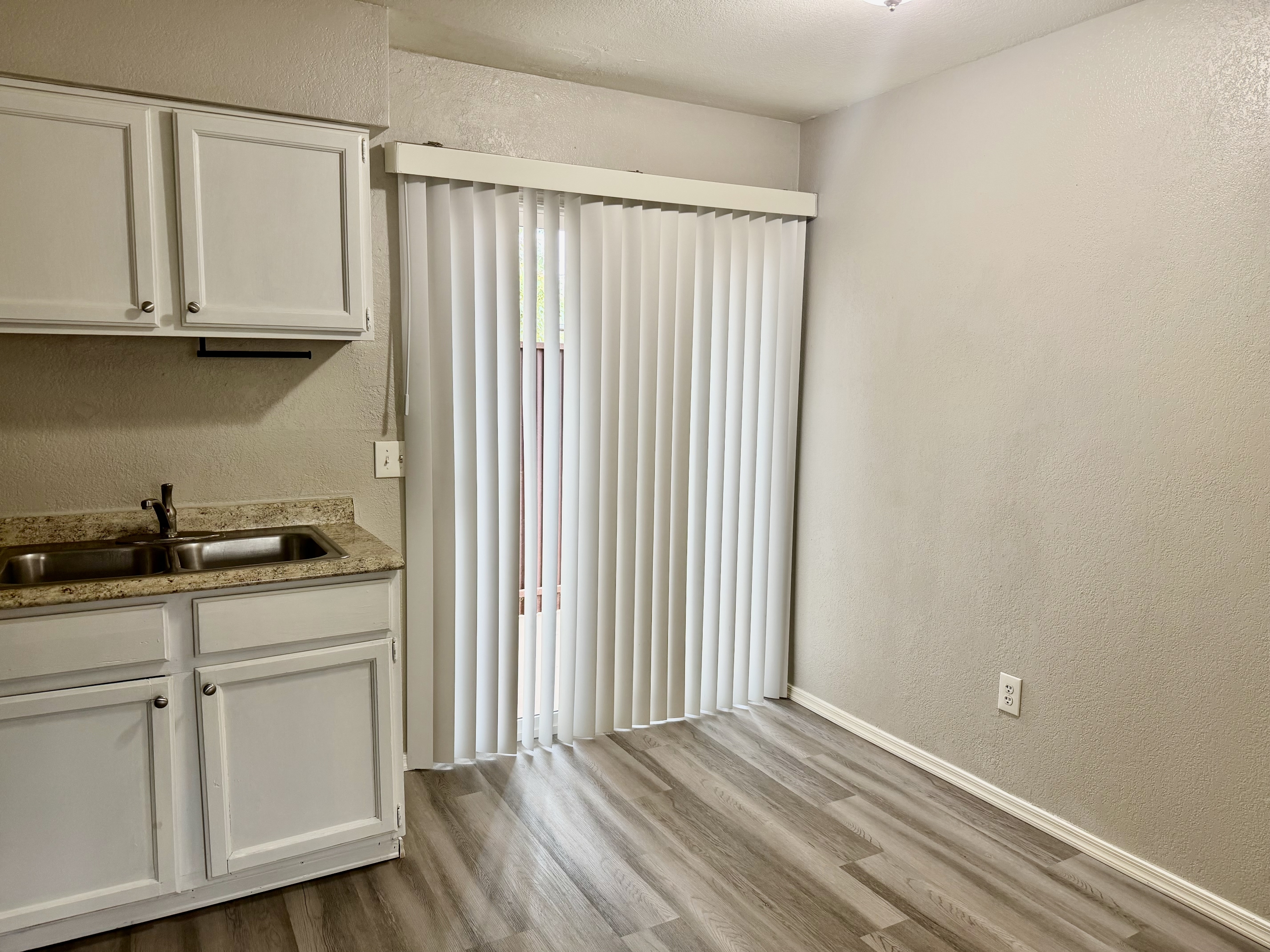 Photo 3 of 2645 N Alvernon Way